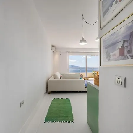 Sunkissed 1br Amazing Views By The Sea By Pikhost Lejlighed